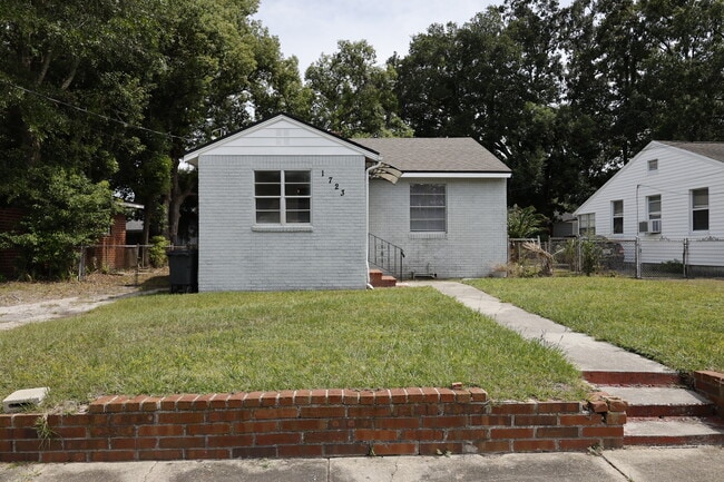 Building Photo - 1723 University St Rental