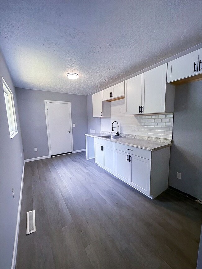 Photo - Charming 3-Bedroom Single-Family with New ...