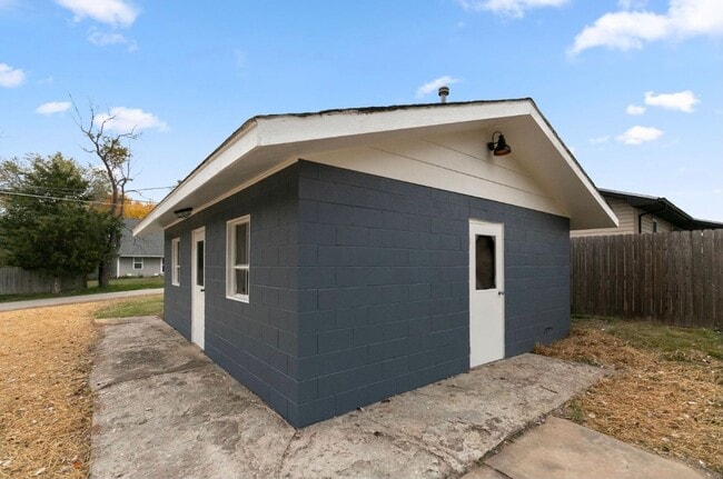 Photo - 702 S 10th Ave