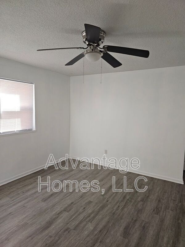 Photo - 702 N 70th St
