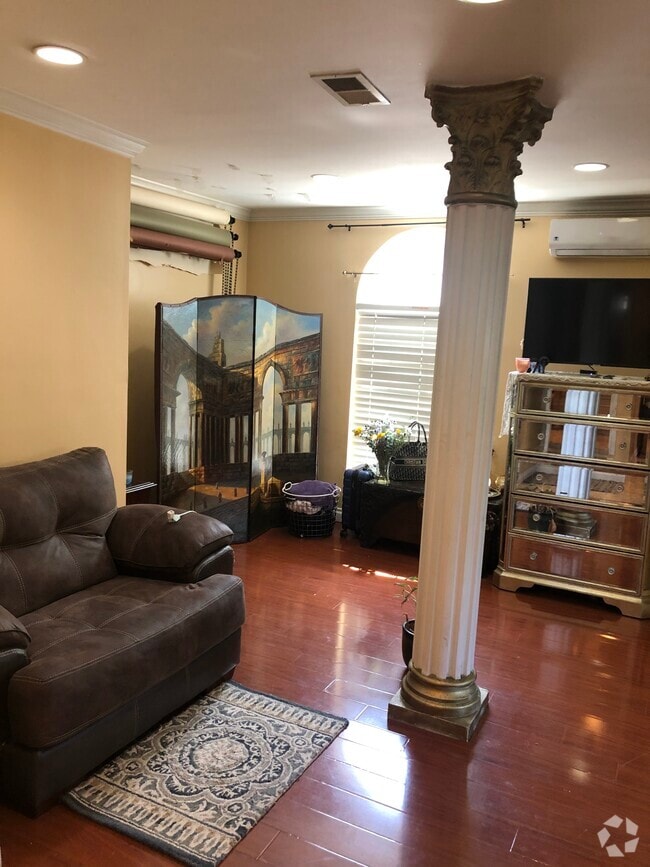 Building Photo - 9214 Yolanda Ave Rental