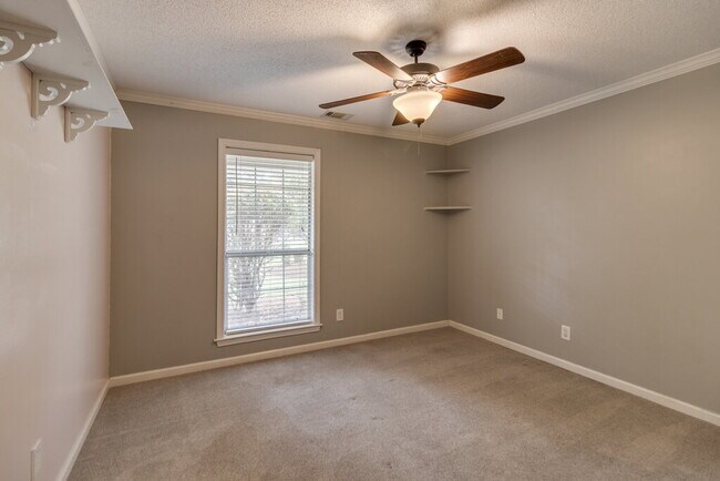Photo - All brick home in the center of Richmond Hill