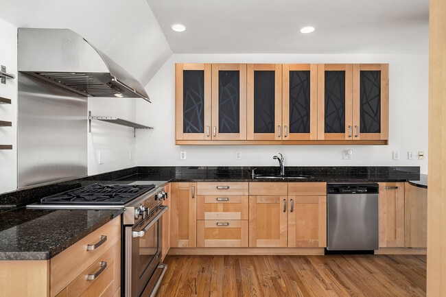 Photo - 81 Peachtree Pl NE