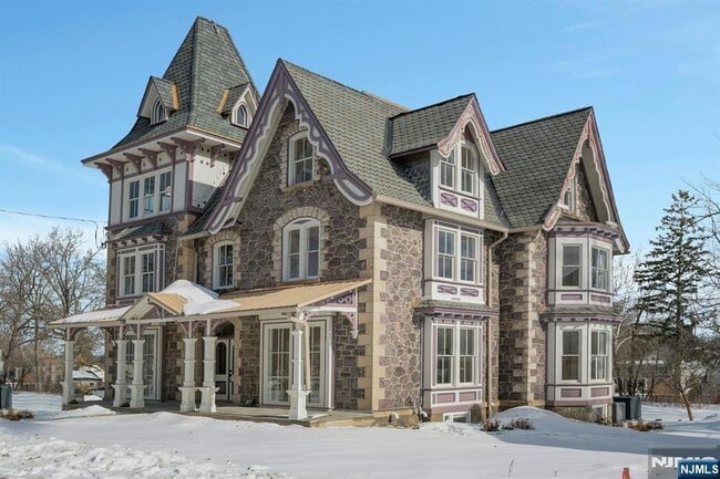 Building Photo - 49 Park Ave