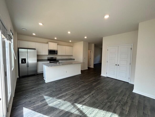 Photo - 1253 Cades Walk