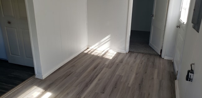 Photo - 502 Kanawha Ave S