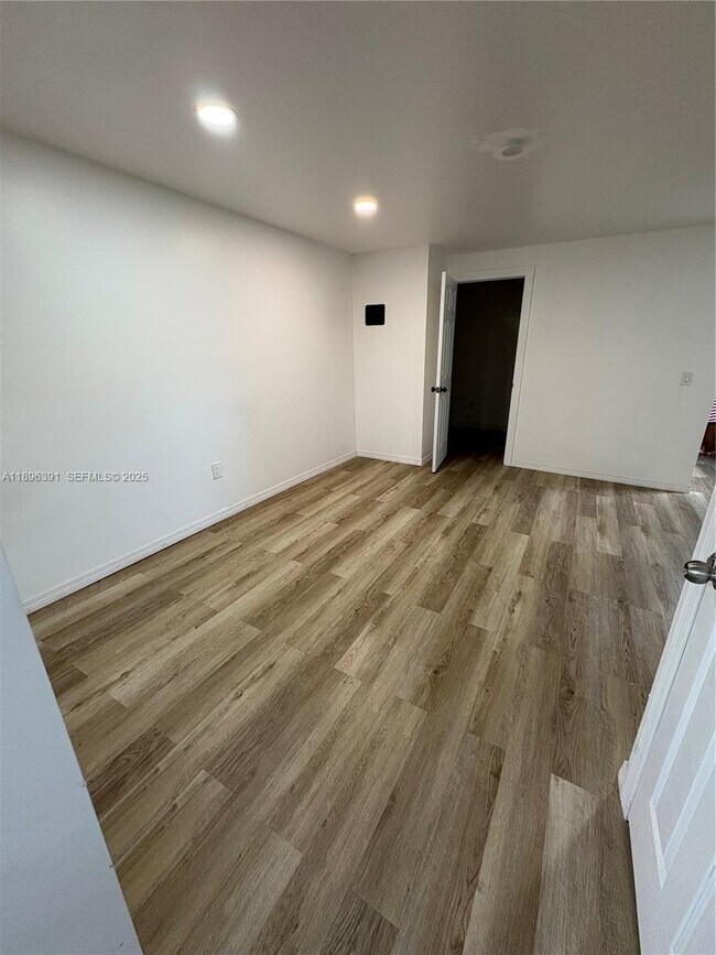 Photo - 650 SW 28th Terrace Unit B