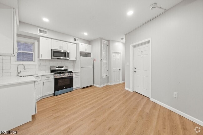 Building Photo - 57 Henry St Unit A1 Rental