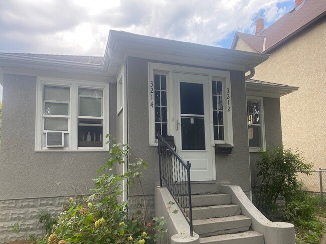 Building Photo - 3214 19th Ave S Unit B