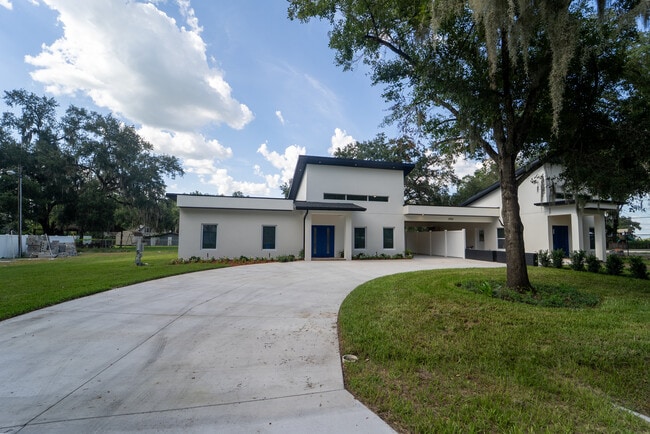 Photo - 2902 Robinson Rd