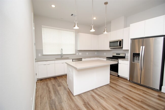 Photo - 1270 N Post Oak Rd