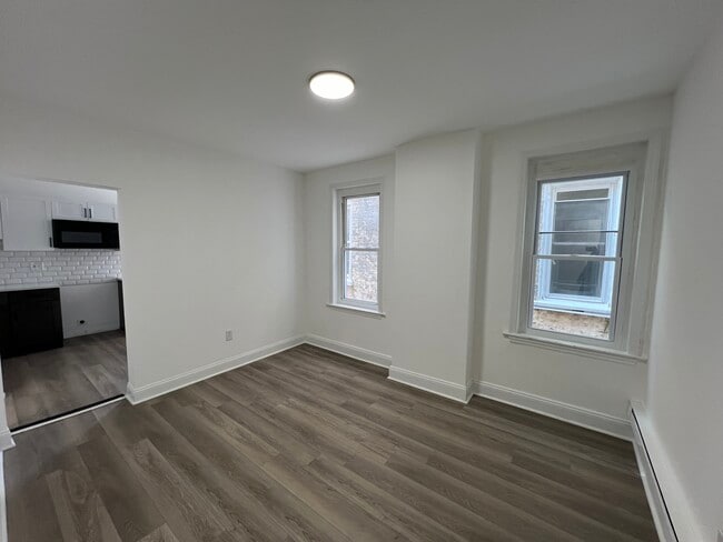 Photo - 921 W 3rd St