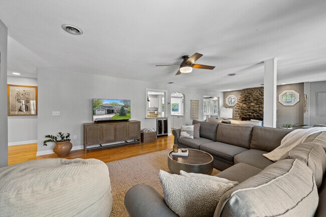 Photo - 1069 Sauganash Dr