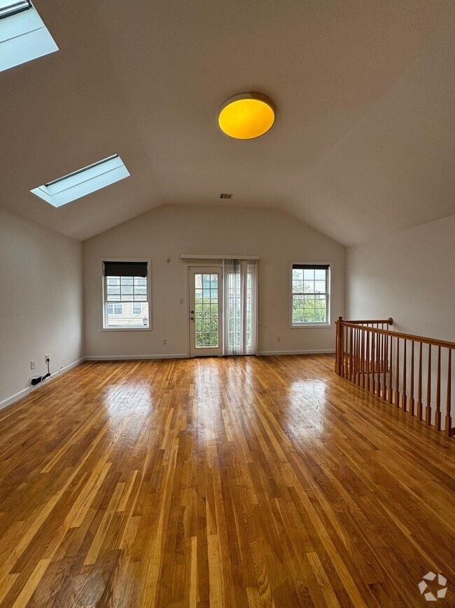 Building Photo - 29 Bostwick Ave Unit 2 Rental