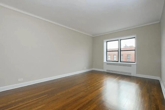Photo - 55 E 190th St