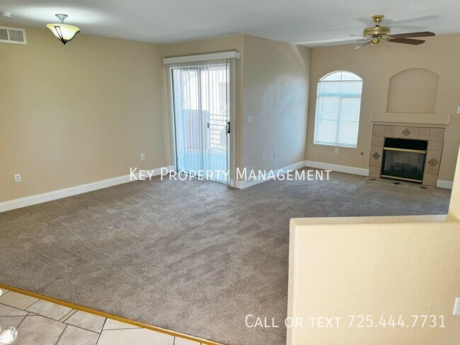 Photo - COZY 2 BEDROOM, 2 BATH CONDO W/ EASY FREEW... Unidad #251