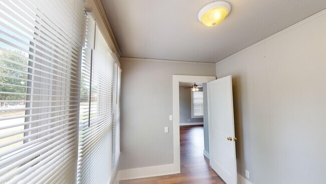 Photo - 605 S Oak St