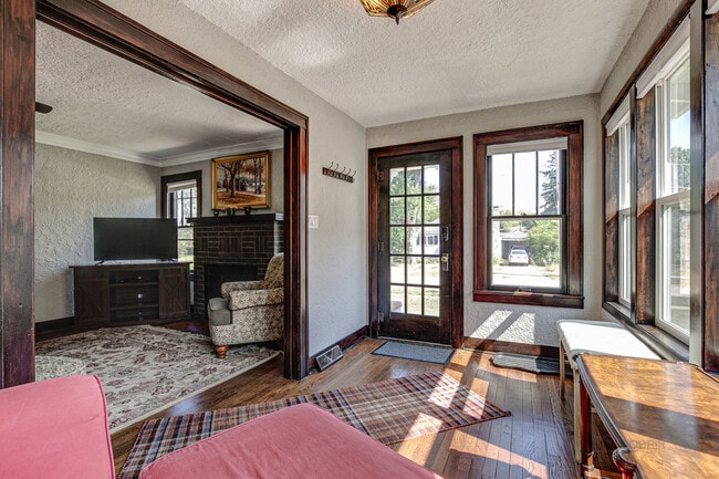 Photo - 128 Grant St