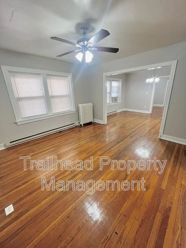 Photo - 4013 Charlotte St