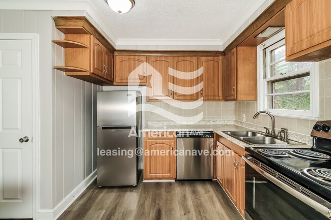 Photo - 2736 N Beltline Blvd