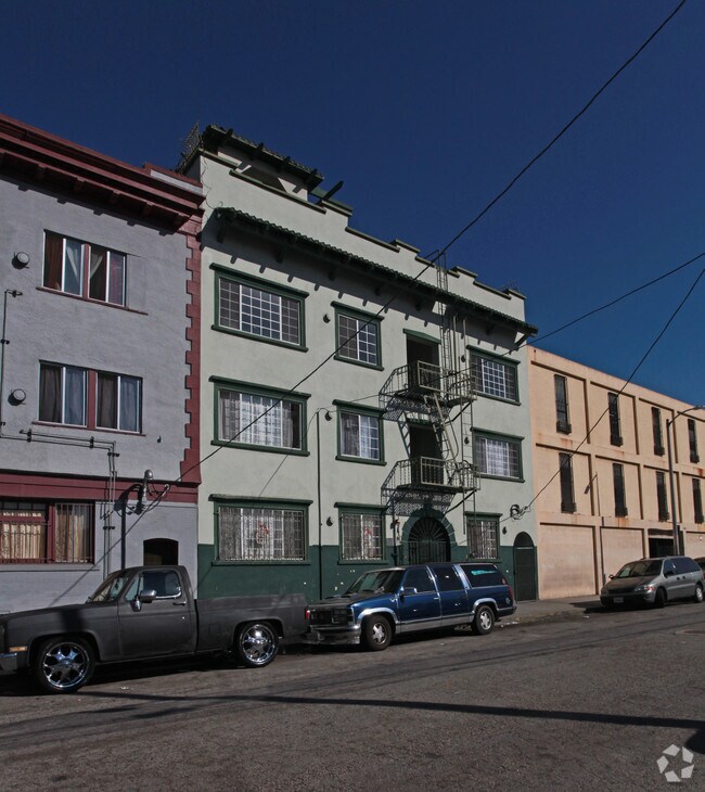 Photo - 225 W 25th St