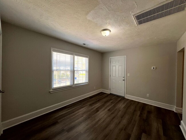 Photo - 222 Woodrow St