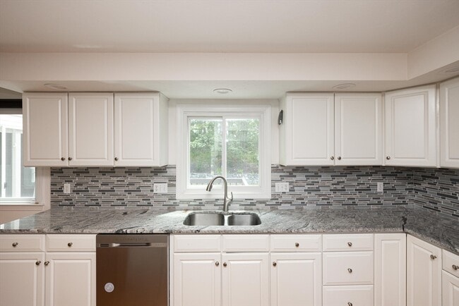 Building Photo - 9 Heidi Ln Rental