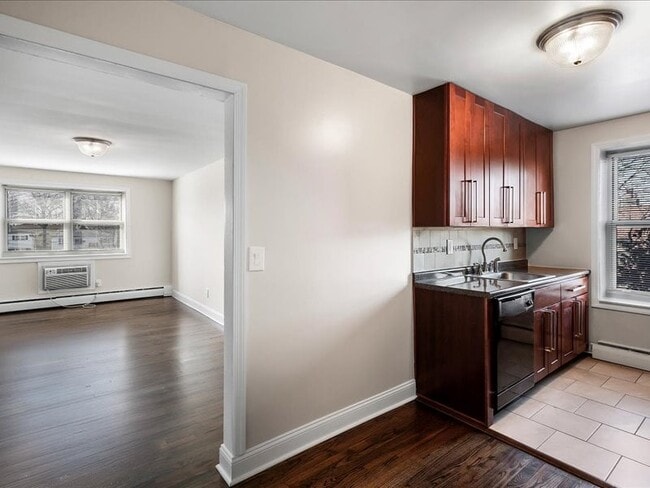 Whitehouse Apartments