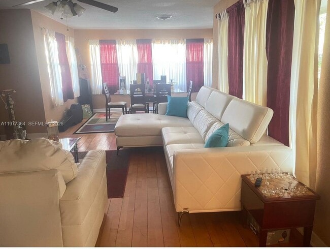 Photo - 381 NW 45th St