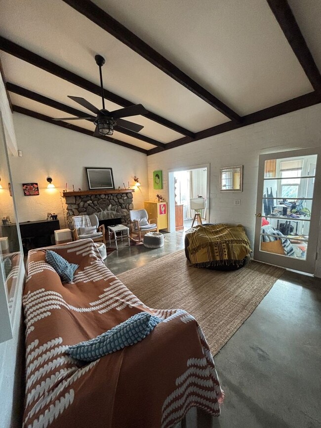 Building Photo - Charming Desert Retreat