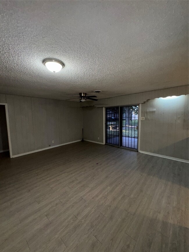 Photo - 5717 Woodrow St