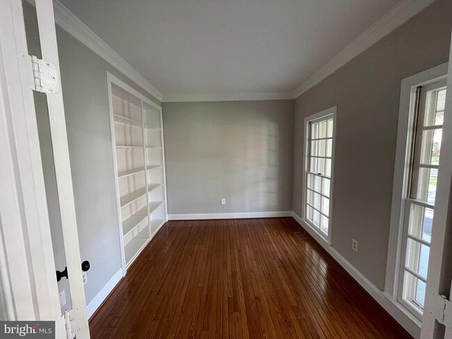 Photo - 9440 Flowerden Ln