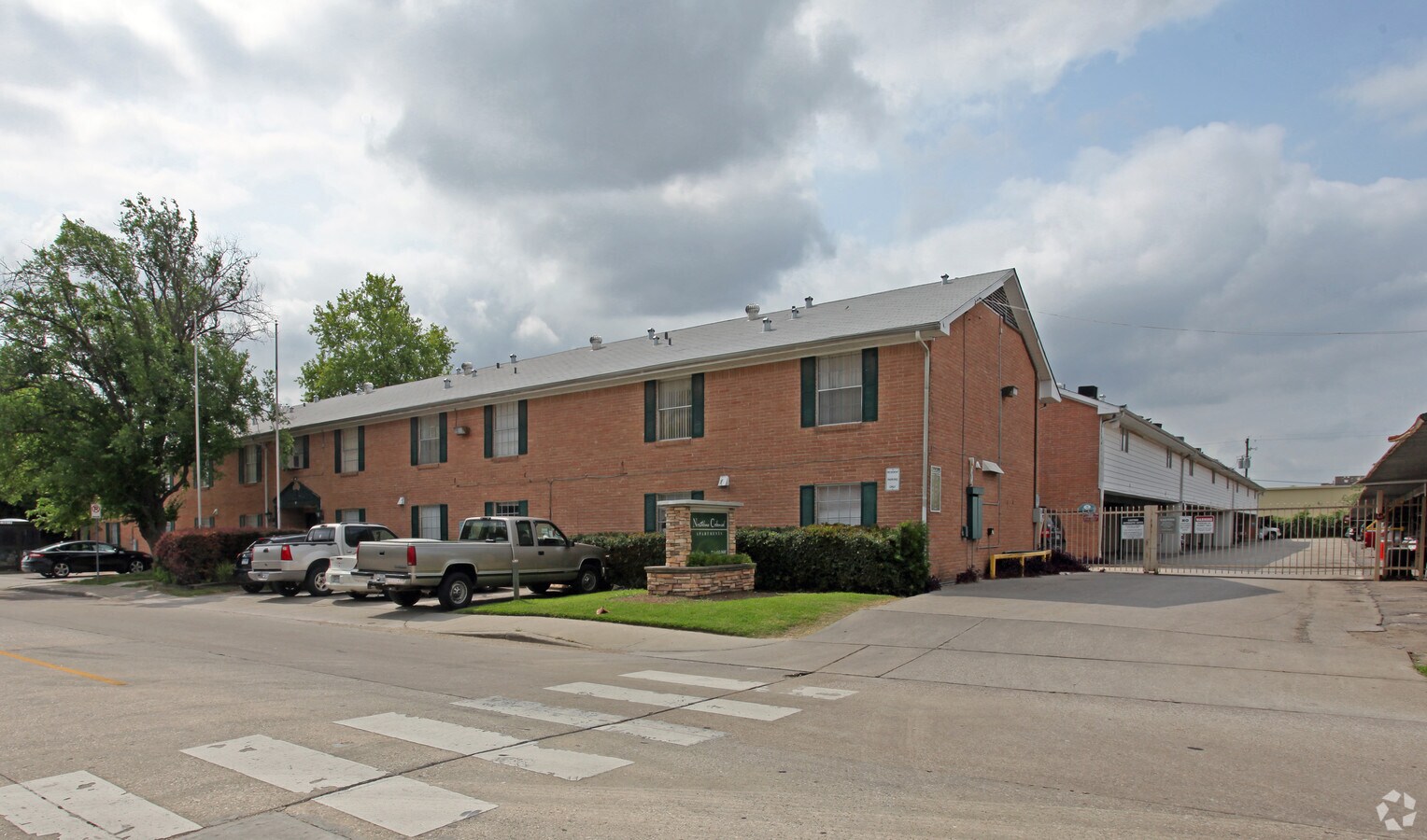 Northline Colonial Apartments - Northline Colonial Apartments