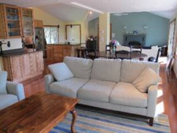 27 Beach Plum Ln
