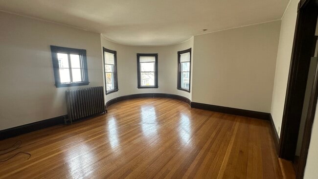 Building Photo - 72 Thurston St Unit 2A Rental