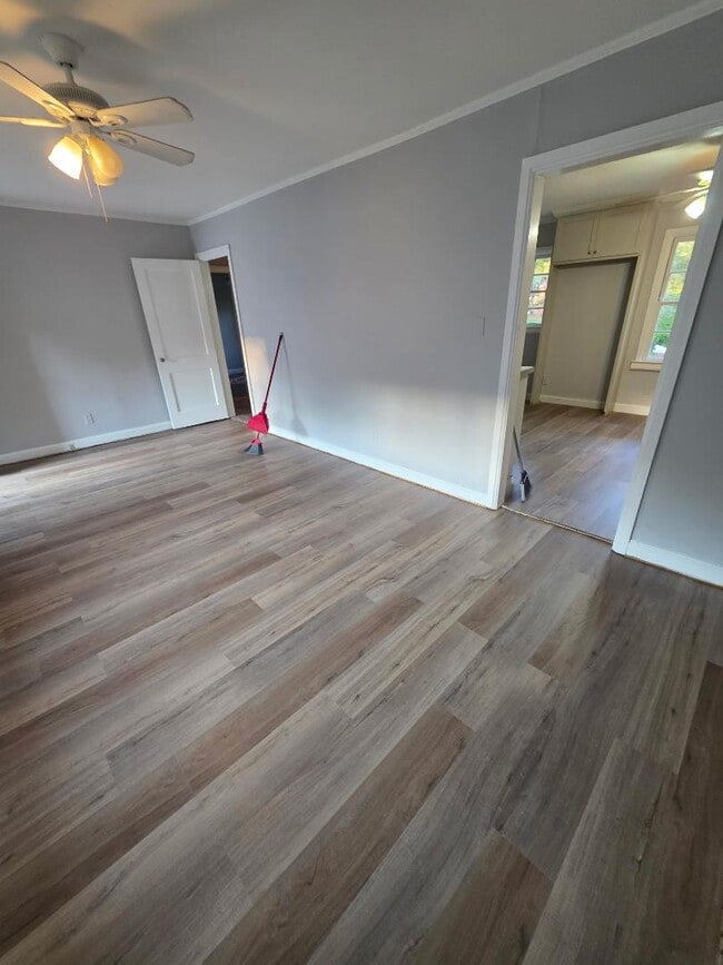 8466 Fairview Dr