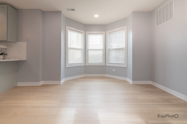 Photo - 2821 S Emerald Ave Unit 2R