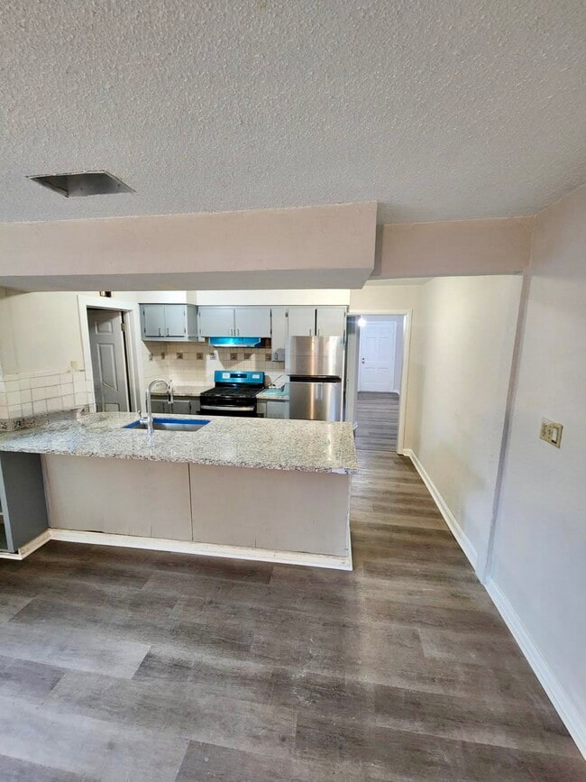 Building Photo - 2840 Belden St