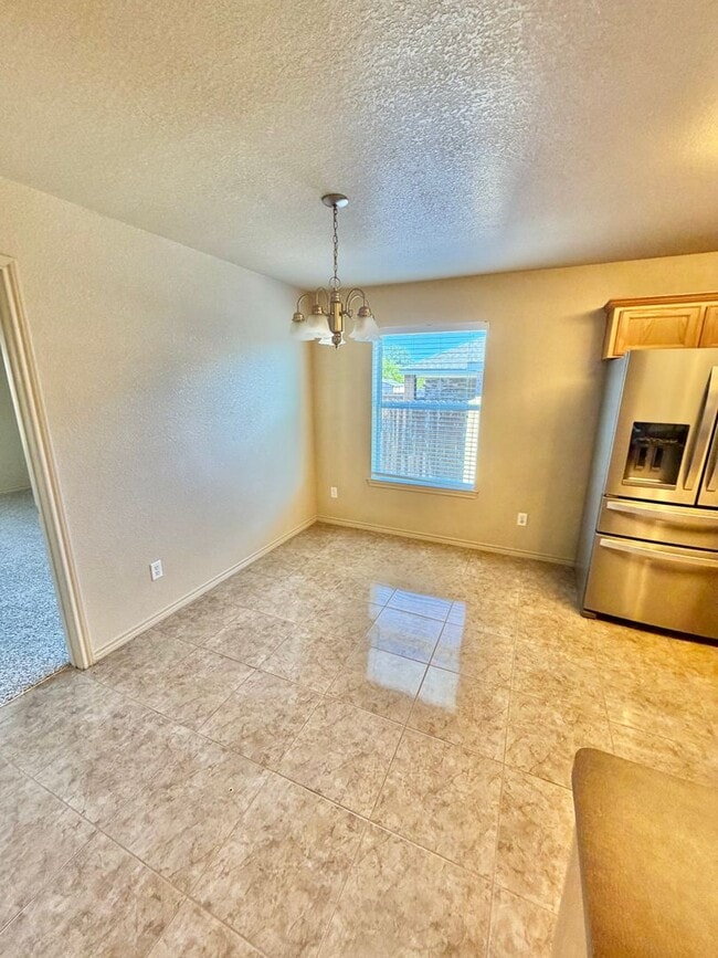 2415 Isabelle Dr