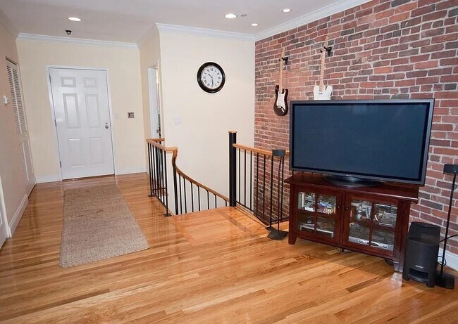 Photo - 79 Gainsborough St