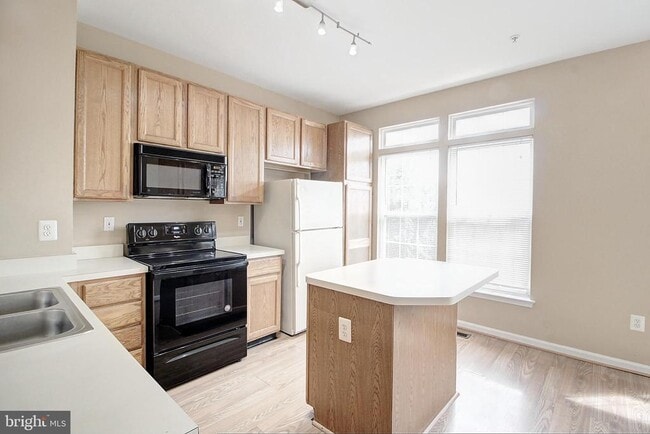 Photo - 586 Eisenhower Dr