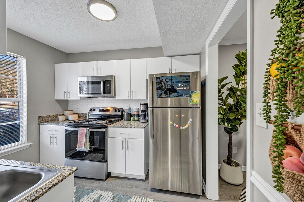 217-Enclave 425 - Model - Kitchen (1)