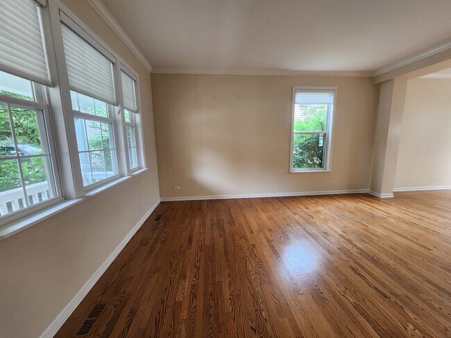 Photo - 460 Arlington Ln