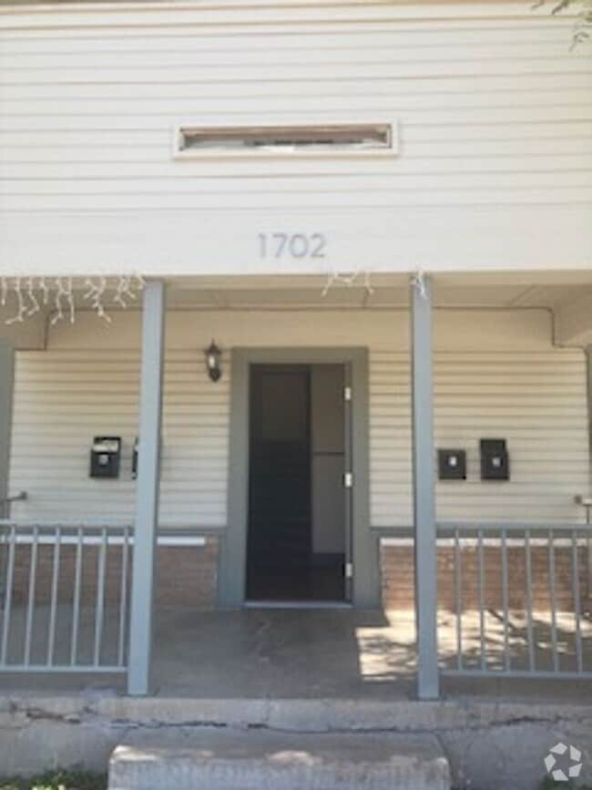 Building Photo - SOUTH SIDE ONE BEDROOM Rental