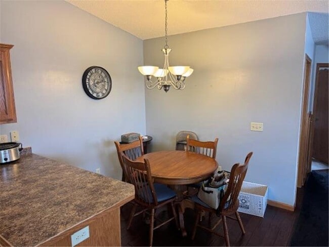 Photo - 300 21st Ave SW