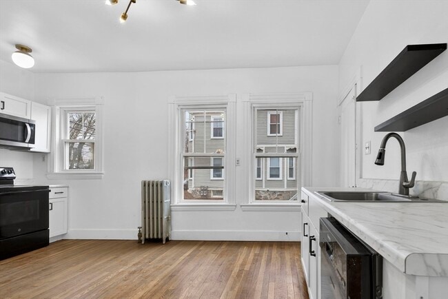 Photo - 168 Elliot St