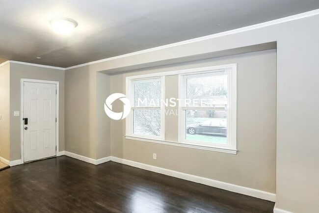 Photo - 4 Bedroom Pet-Friendly Home in Charlotte, NC with Main Street Renewal