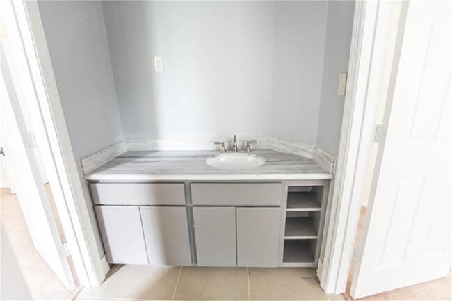 Jack & Jill upstairs - 446 Rivergrove Dr