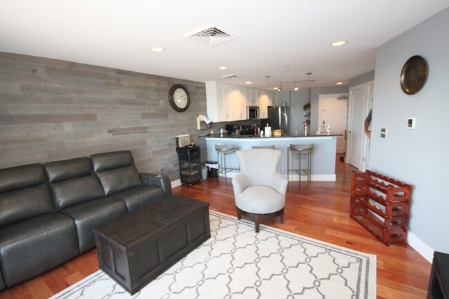 Photo - 25 High St Unit #306