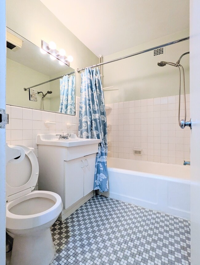 Bathroom - 2601 Pennsylvania Ave Unit Parkway Condominium 115